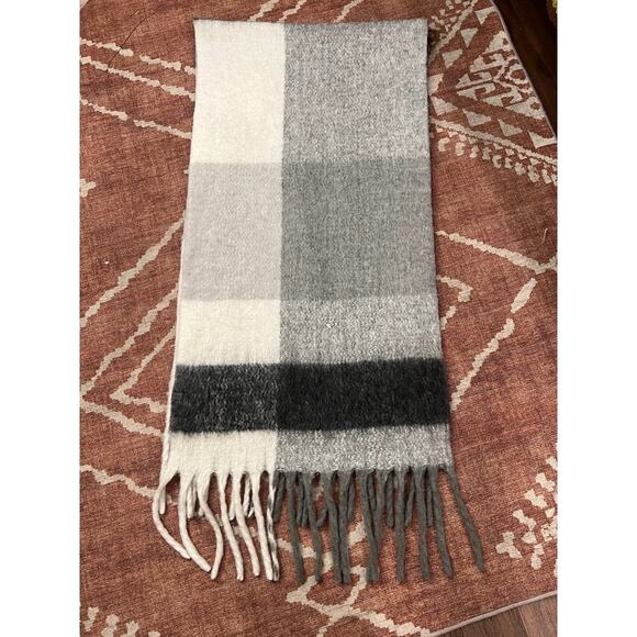 ZARA Oversized Color Block Blushed Plaid Fluffy Fringe Blanket Scarf Gray - Picture 7 of 12